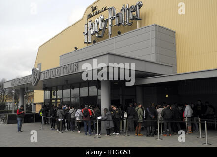 Londra, Regno Unito. 08 Mar, 2017. La Warner Bros" Harry Potter studio a Londra, Regno Unito, 08 marzo 2017. Il Harry Potter studios sono attualmente in fase di ampliamento. La foresta proibita sarà aperto al pubblico il 31 marzo 2017. Foto: Leonard Kehnscherper/dpa/Alamy Live News Foto Stock