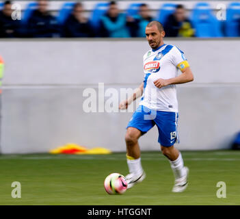 Budapest, Ungheria. Undicesimo Mar, 2017. BUDAPEST, Ungheria - 11 Marzo: Jozsef Kanta di MTK Budapest controlla la sfera durante l'Ungherese Banca OTP Liga match tra la MTK Budapest e Vasas FC a Nandor Hidegkuti Stadium il 11 marzo 2017 a Budapest, Ungheria. Credito: Laszlo Szirtesi/Alamy Live News Foto Stock