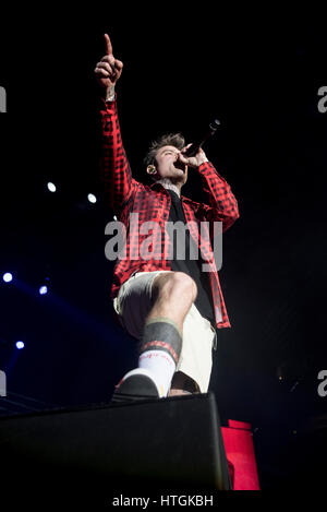 Torino, Italia. 11 marzo, 2017. J-ax e Fedez eseguendo su Torino al Pala Alpitopur durante il "Comunisti col rolex tour', dall'11 marzo 2017, Foto di credito: Alberto Gandolfo/Alamy Live News Foto Stock