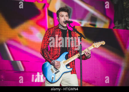 Torino, Italia. Undicesimo Mar, 2017. Marzo 11, 2017: J-Ax & Fedez performing live sul palco della Pala Alpitour a Torino per il loro primo "Comunisti Col Rolex' tour 2017 concerto foto: Cronos/Alessandro Bosio Credito: Cronos Foto/Alamy Live News Foto Stock