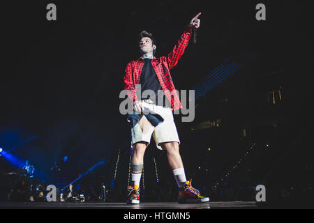 Torino, Italia. Undicesimo Mar, 2017. Marzo 11, 2017: J-Ax & Fedez performing live sul palco della Pala Alpitour a Torino per il loro primo "Comunisti Col Rolex' tour 2017 concerto foto: Cronos/Alessandro Bosio Credito: Cronos Foto/Alamy Live News Foto Stock