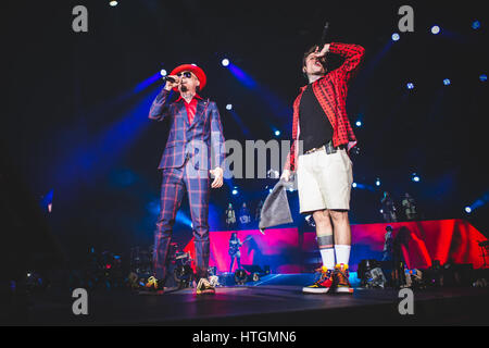 Torino, Italia. Undicesimo Mar, 2017. Marzo 11, 2017: J-Ax & Fedez performing live sul palco della Pala Alpitour a Torino per il loro primo "Comunisti Col Rolex' tour 2017 concerto foto: Cronos/Alessandro Bosio Credito: Cronos Foto/Alamy Live News Foto Stock