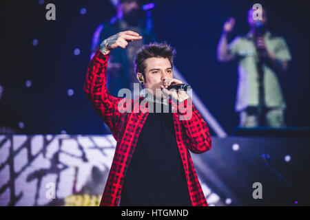 Torino, Italia. Undicesimo Mar, 2017. Marzo 11, 2017: J-Ax & Fedez performing live sul palco della Pala Alpitour a Torino per il loro primo "Comunisti Col Rolex' tour 2017 concerto foto: Cronos/Alessandro Bosio Credito: Cronos Foto/Alamy Live News Foto Stock