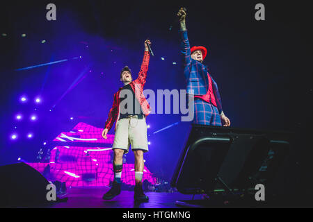 Torino, Italia. Undicesimo Mar, 2017. Marzo 11, 2017: J-Ax & Fedez performing live sul palco della Pala Alpitour a Torino per il loro primo "Comunisti Col Rolex' tour 2017 concerto foto: Cronos/Alessandro Bosio Credito: Cronos Foto/Alamy Live News Foto Stock