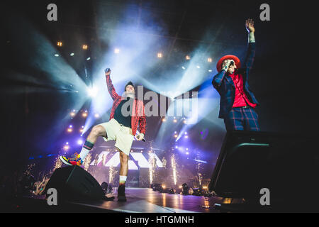 Torino, Italia. Undicesimo Mar, 2017. Marzo 11, 2017: J-Ax & Fedez performing live sul palco della Pala Alpitour a Torino per il loro primo "Comunisti Col Rolex' tour 2017 concerto foto: Cronos/Alessandro Bosio Credito: Cronos Foto/Alamy Live News Foto Stock