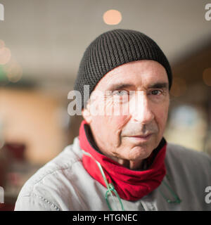 Colonia, Germania. Undicesimo Mar, 2017. Musicista catalano, scrittore e uomo politico Lluis Llach visto backstage durante il festival della letteratura Lit.Cologne a Colonia, Germania, 11 marzo 2017. Foto: Rolf Vennenbernd/dpa/Alamy Live News Foto Stock