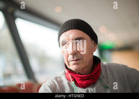 Colonia, Germania. Undicesimo Mar, 2017. Musicista catalano, scrittore e uomo politico Lluis Llach visto backstage durante il festival della letteratura Lit.Cologne a Colonia, Germania, 11 marzo 2017. Foto: Rolf Vennenbernd/dpa/Alamy Live News Foto Stock