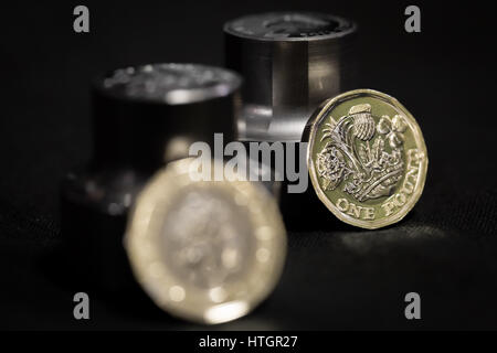 Llantrisant, nel Galles del Sud, Regno Unito. Il 14 marzo 2017. Il Royal Mint. Utensili di monete di morire. Utilizzato per premere il nuovo £ 1 moneta che entrerà in circolazione il 28 marzo. © Guy Corbishley/Alamy Live News Foto Stock