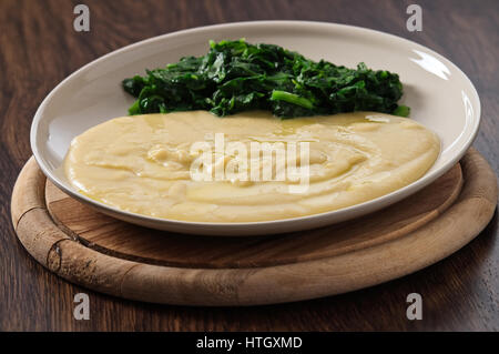 Fava purea di spinaci. Foto Stock