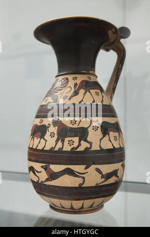 Corinthian nero-figura brocca olio da 650-625 BC sul display in la Staatliche Antikensammlungen (Stato Bavarese raccolta di antichità) di Monaco di Baviera, Germania. Foto Stock