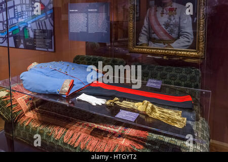 Uniforme che arciduca Franz Ferdinand indossava quando fu assassinato da Gabriel Princip a Sarajevo il 28 giugno 1914, Heeresgeschichtliches Museum, Vienna, Austria Foto Stock