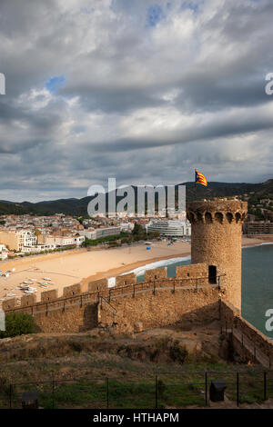 Tossa de Mar città, la torre e la parete, fortificazione nella Città Vecchia - Vila Vella, Costa Brava Catalogna Foto Stock