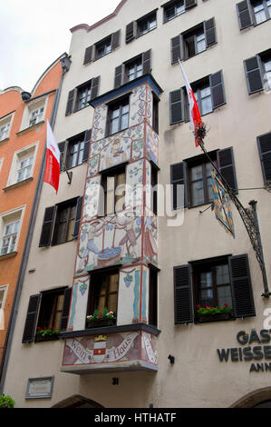 Wein Haus, Casa del Vino, alloggi Ristorante e hotel, Città Vecchia, Innsbruck, in Tirolo, Austria. È stato costruito nel 1465. Foto Stock