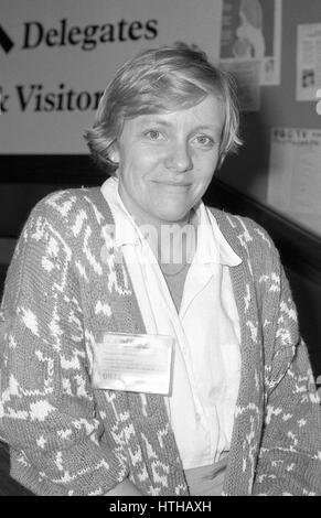 Il dott. Marjorie (Mo) Mowlam, partito laburista membro del Parlamento per Redcar, assiste la conferenza delle parti a Brighton, Inghilterra il 1 ottobre 1991. Foto Stock