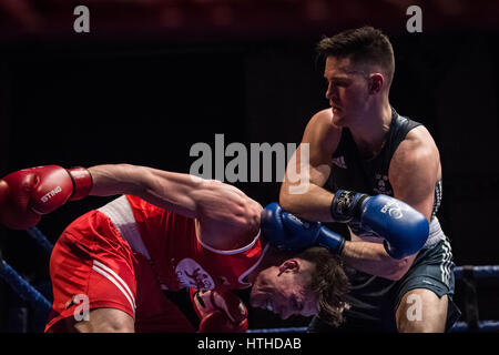 Cambridge, Regno Unito. 10 marzo, 2017. Oxford vs Cambridge. 110Th Boxing gamma corrisponde al Cambridge Corn Exchange. © Guy Corbishley/Alamy Live News Foto Stock