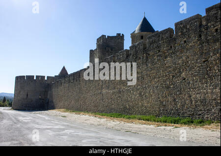 Torri e mura della Cite de Carcassonne, una fortezza medievale Citadel si trova nel dipartimento francese di Aude, Regione Languedoc-Roussillon. Un Giornate mondiali Foto Stock