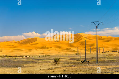 Le dune di sabbia del deserto del Sahara a Merzouga - Marocco Foto Stock