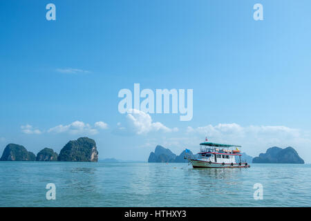 Di Phang Nga Bay è uno di Thailands più iconica destinazioni turistiche Foto Stock