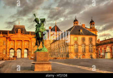 Monumento a Lasalle davanti al castello di Luneville - Lorraine, Francia Foto Stock