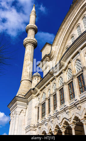 La facciata della Nuruosmaniye moschea di Istanbul - Turchia Foto Stock