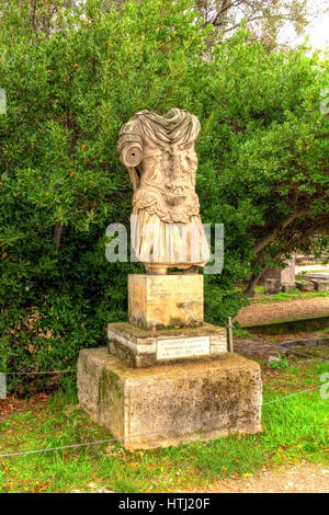 Statua di Adriano nell'Antica Agorà di Atene Foto Stock