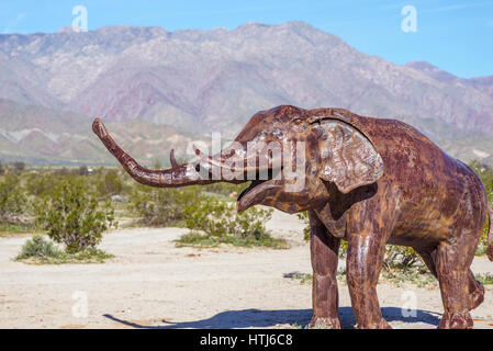 Scultura di metallo artwork (da Ricardo Breceda). Borrego Springs, California, Stati Uniti d'America. Foto Stock