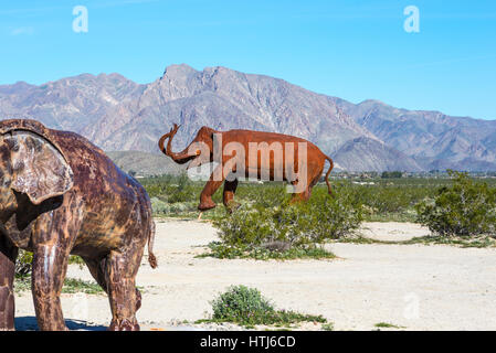 Scultura di metallo artwork (da Ricardo Breceda). Borrego Springs, California, Stati Uniti d'America. Foto Stock