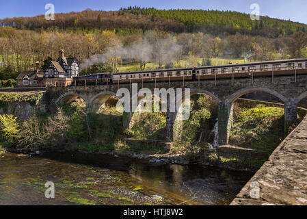 Berwyn stazione e viadotto Llangollen Railway. Foto Stock