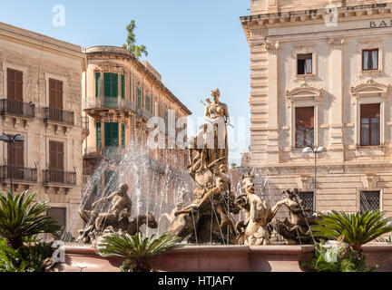 La fontana a Piazza Archimede di Siracusa. Foto Stock