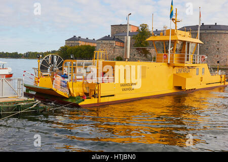 Cavo di collegamento del traghetto Vaxholm per la Fortezza di Vaxholm isola, Svezia e Scandinavia Foto Stock