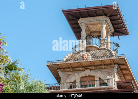 Park e la bizzarra architettura della Villa Grock in Ornelia, Imperia, alla costa ligure, a nord-ovest dell'Italia. Foto Stock