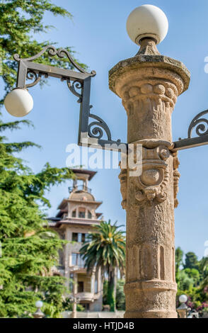 Park e la bizzarra architettura della Villa Grock in Ornelia, Imperia, alla costa ligure, a nord-ovest dell'Italia. Foto Stock