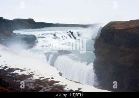 Cascate Gullfoss, Fiume Hvítá nel sud-ovest dell'Islanda in inverno. Foto Stock