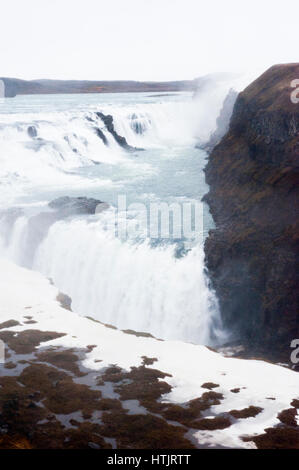 Cascate Gullfoss, Fiume Hvítá nel sud-ovest dell'Islanda in inverno. Foto Stock