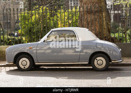 Un Lapis grigio Nissan Figaro a Gordon Square, Bloomsbury, London, Regno Unito Foto Stock