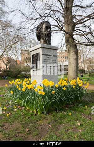 Scultura di Rabindranath Tagore in Gordon Square, Londra, Inghilterra, Regno Unito Foto Stock