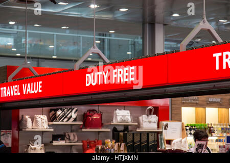 Segno per il Duty free shop dell'aeroporto di Innsbruck, Austria. Foto Stock