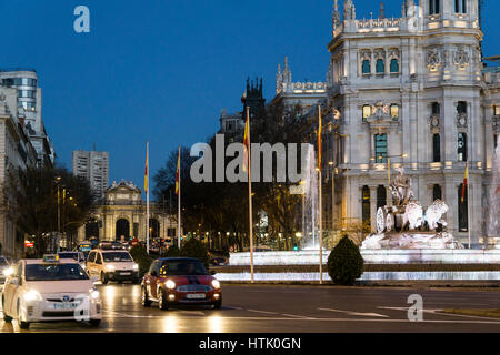 Plaza de Cibeles con il palazzo di Cibeles e la fontana della città di madrid, Spagna. Foto Stock