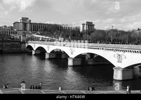 Pont d'Iéna (Jena ponte) e il fiume Senna a Parigi. La Francia. Foto Stock