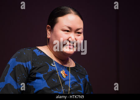 Colonia, Germania. Undicesimo Mar, 2017. US-giornalista americano e autore Hanya Yanagihara, fotografata sul palco durante il festival della letteratura Lit.Cologne a Colonia, Germania, 11 marzo 2017. Foto: Rolf Vennenbernd/dpa/Alamy Live News Foto Stock