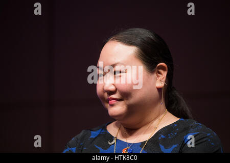 Colonia, Germania. Undicesimo Mar, 2017. US-giornalista americano e autore Hanya Yanagihara, fotografata sul palco durante il festival della letteratura Lit.Cologne a Colonia, Germania, 11 marzo 2017. Foto: Rolf Vennenbernd/dpa/Alamy Live News Foto Stock