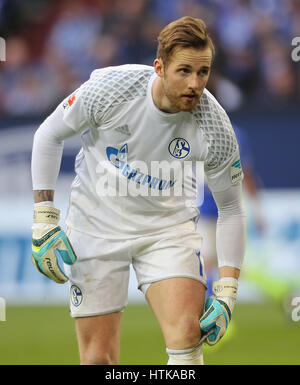 Gelsenkirchen (Germania). Xii Mar, 2017. Gelsenkirchen, Germania Marzo 12, 2017, Bundesliga, stagione 2016/2017, giornata 24, FC Schalke 04 vs FC Augsburg: portiere Ralf Faehrmann (Schalke). Credito: Juergen schwarz/Alamy Live News Foto Stock