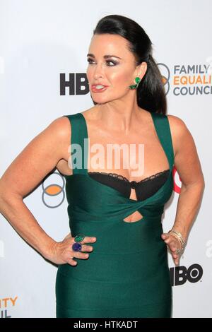 Beverly Hills, CA. Undicesimo Mar, 2017. Kyle Richards presso gli arrivi per la famiglia la parità del Consiglio impatto annuale awards, il Beverly Wilshire Hotel di Beverly Hills, CA Marzo 11, 2017. Credito: Priscilla concedere/Everett raccolta/Alamy Live News Foto Stock