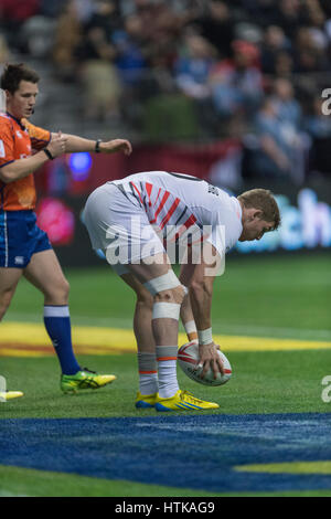 Vancouver, Canada. Xii Mar, 2017. Ruaridh McConnochie (10) dell'Inghilterra, attorno al tatto per una prova. Giorno 2-Cup Quarti di Finale- HSBC Canada Sevens Rugby, BC Place Stadium. Inghilterra sconfigge la Nuova Zelanda. Credito: Gerry Rousseau/Alamy Live News Foto Stock