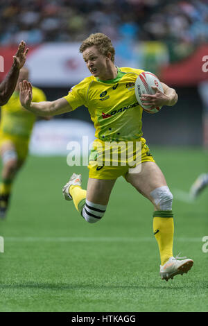 Vancouver, Canada. Xii Mar, 2017. Henry Hutchison (1) dell'Australia, in esecuzione con la palla. Giorno 2-Cup Quarti di Finale- HSBC Canada Sevens Rugby, BC Place Stadium. Isole Figi sconfigge Australia 28-10. Credito: Gerry Rousseau/Alamy Live News Foto Stock