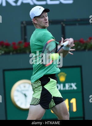 Indian Wells, California, Stati Uniti d'America. Xii Marzo 2017. Kyle Edmund (GBR) in azione contro Novak Djokovic (SRB) durante il BNP Paribas Open a Indian Wells Tennis Garden di Indian Wells, California Credit: Cal Sport Media/Alamy Live News Foto Stock