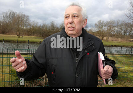 Ribnitz-Damgarten, Germania. 28 Feb, 2017. Egon Krenz, Erich Honecker suo successore in qualità di segretario generale del Comitato Centrale del Partito socialista unitario (SED) e presidente del consiglio di stato nelle ultime settimane della Repubblica Democratica Tedesca la sua esistenza, in Ribnitz-Damgarten, Germania, 28 febbraio 2017. Krenz farà girare 80 il 19 marzo 2017. Foto: Bernd Wüstneck/dpa-Zentralbild/dpa/Alamy Live News Foto Stock