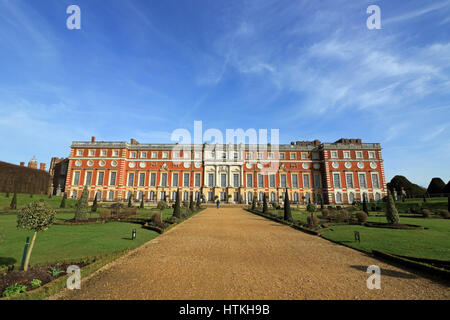 Hampton Court, Londra, Regno Unito. 13 marzo 2017. Regno Unito Meteo. Glorioso sole di primavera nel giardino privato a Hampton Court Palace a sud ovest di Londra. Credito: Julia Gavin UK/Alamy Live News Foto Stock