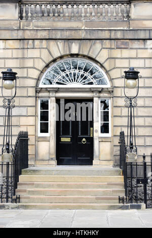 Edimburgo, Scozia, Regno Unito. 13 Mar, 2017. L'ingresso anteriore del Bute House, la residenza ufficiale di del Primo ministro di Scozia Nicola storione, Credito: Ken Jack/Alamy Live News Foto Stock