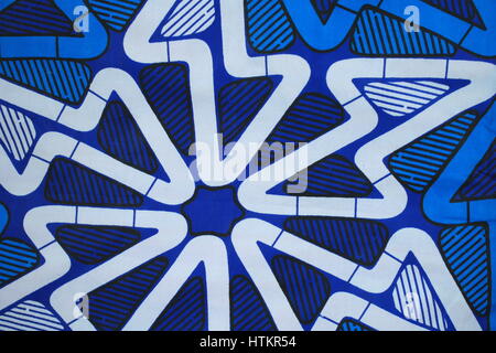 Tanzania kitenge modellato di tessuto, la stampa è eseguita tramite una tradizionale tecnica di batik. Foto Stock